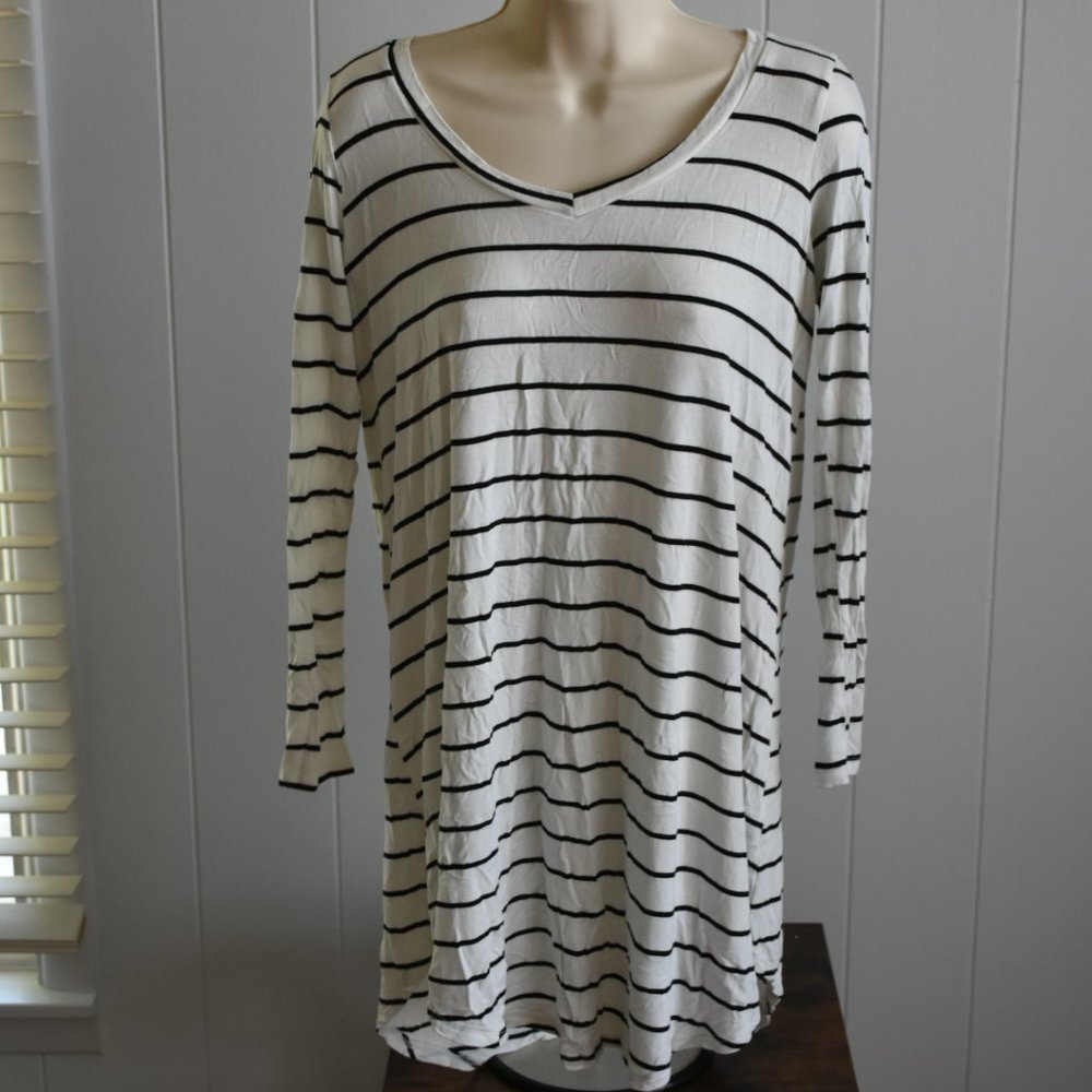 Lollipop Star brand Tunic/dress White w/ black stripes long sleeve Size Medium